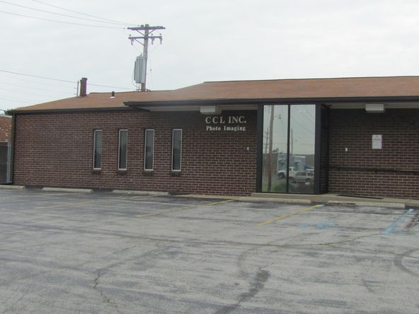 25 Black Jack Ct, Florissant, MO 63033